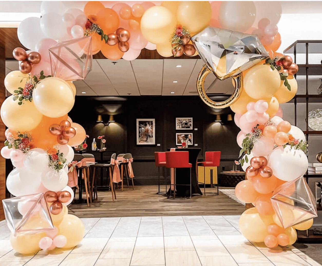 Alternative view of Organic Square Balloon Arch